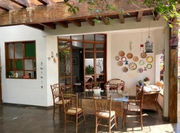 Casa · 250m² · 4 Quartos · 2 Vagas · Sobrado com 4 quartos à venda, bairro Saraiva - Uberlândia/MG