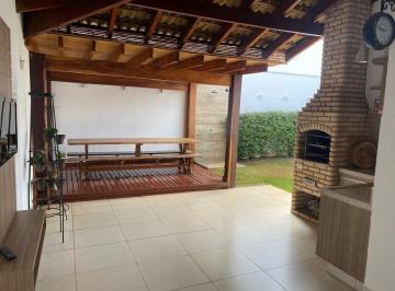 Casa · 210m² · 3 Quartos · 2 Vagas · Casa com 3 quartos à venda, bairro Cidade Jardim - Uberlândia/MG