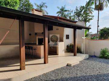 Casa · 236m² · 3 Quartos · 10 Vagas · Casa à Venda no bairro Santo Antônio, localizado na cidade de Joinville/SC