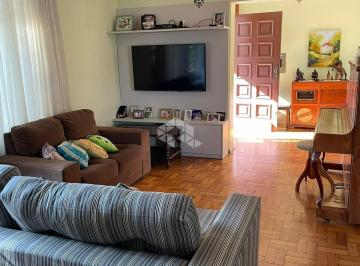 240727_ihR473p74BI79872_24072762c342eace9bd.jpg · Casa com 243m2 com amplo pátio, próximo de escola e diversos tipos de comércio