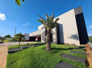 5fbdb8eb594060a05094e667a40bc0acb49660d7 · Casa Ampla,  impecável - construção muito bem alicerçada e com ótimo acabamento.