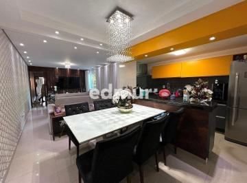 Apartamento · 200m² · 3 Quartos · Apartamento à venda - na Vila Lucinda