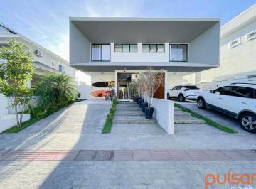 Casa · 215m² · 3 Quartos · 2 Vagas · Casa duplex à venda com 3 quartos sendo 3 suítes na Cachoeira do Bom Jesus, Florianópolis /SC.
