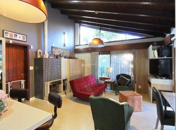 Casa · 320m² · 4 Quartos · 5 Vagas · Cada totalmente reformada com 4 quartos sendo 2 suíte no bairro Tristeza
