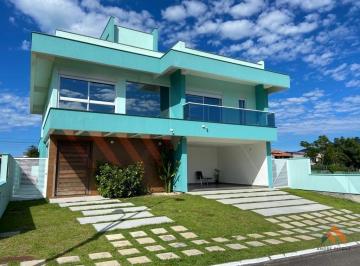 Casa · 300m² · 4 Quartos · 4 Vagas · Espetacular sobrado alto padrão, com 4 suítes sendo 1 com banheira de hidromassagem na linda Praia