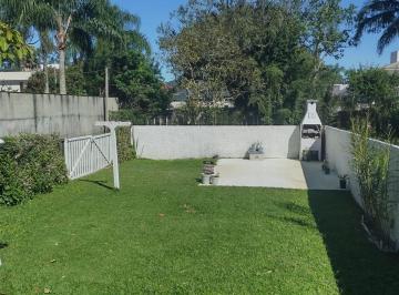 Casa · 79m² · 2 Quartos · Casa térrea com pátio, 2 dormitórios