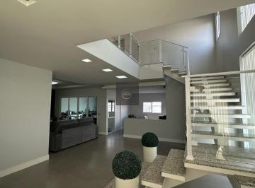 Casa · 284m² · 4 Quartos · 2 Vagas · Casa em condomínio fechado com 1 suíte mais 3 quartos à venda no bairro Vila Nova em Joinville