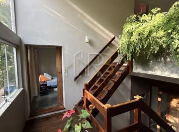 Casa · 716m² · 6 Quartos · 6 Vagas · Linda Casa com Estilo Rústico