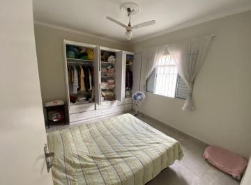 9fe763359785c522bf7265f3039d8b799ba215f4 · Casa à Venda, 2 quartos com edícula, 100m² por R$ 640.000 - Maracanã - Praia Grande/SP