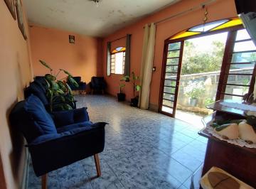 Casa · 130m² · 3 Quartos · Casa