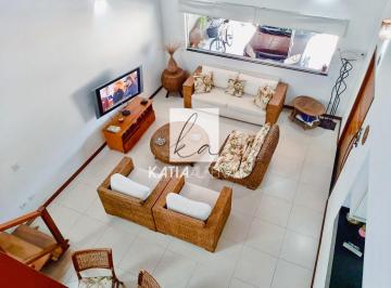 Casa · 205m² · 4 Quartos · 2 Vagas · Casa com Piscina | Mobiliada