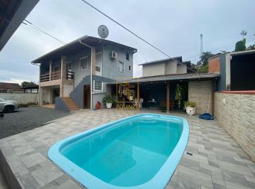 Casa · 190m² · 5 Quartos · 2 Vagas · Amplo terreno com duas casas no bairro das Nações