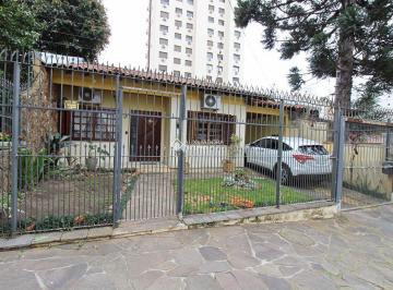 Casa · 198m² · 3 Quartos · CASA TÉRREA EM EXCELENTE LOCALIZAÇÃO