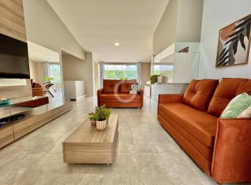 Casa · 171m² · 3 Quartos · 2 Vagas · More em um sobrado cheio de personalidade e caminh