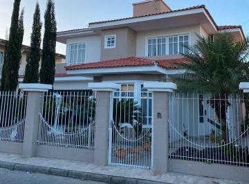 Casa · 250m² · 4 Quartos · 4 Vagas · 300 metros até Supermercado Koch!