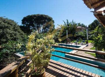 Casa · 180m² · 4 Quartos · 2 Vagas · Casa com 3 quartos independente de locação de temporada na Ferradura - Búzios
