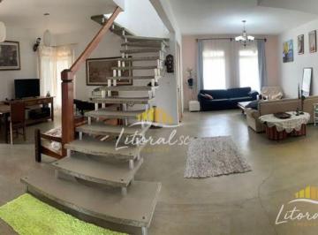 Casa · 252m² · 2 Quartos · 3 Vagas · Sobrado à venda no bairro Itacolomi - Balneário Piçarras/SC