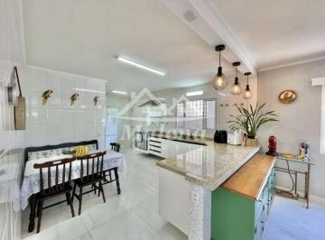 Casa · 400m² · 5 Quartos · 6 Vagas · Sobrado lindo com 05 dormitórios. Condominio Fechado - Permuta