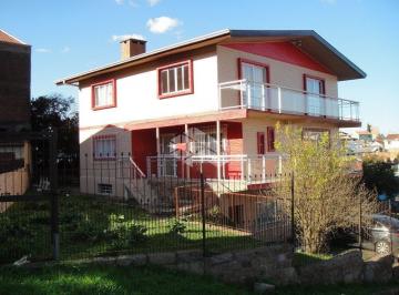 108025_i9vG75a3_10802561702624865a1.jpg · Casa de 3 pisos com 4 dormitórios/quartos e 5 vagas de garagem/box bairro Pioneiro em Caxias do Sul