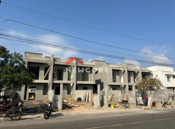Casa · 13200m² · 3 Quartos · 2 Vagas · Sobrado em Avenida das Constelações - São João do Rio Vermelho - Florianópolis/SC
