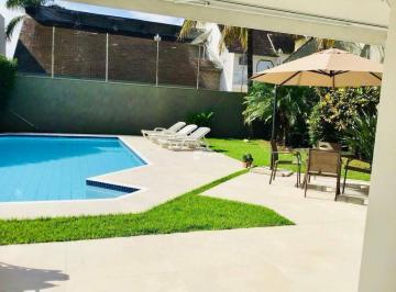 2bddab363013cf63df4e27976cc2f901bdf572db · Casa de Alto Padrão no Condomínio Acapulco – 4 Suítes, Piscina e Lazer Completo