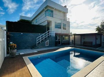 Casa · 400m² · 3 Quartos · 4 Vagas · Casa em Manguinhos - Serra: 3 Suítes, 400m² por R$3,69M