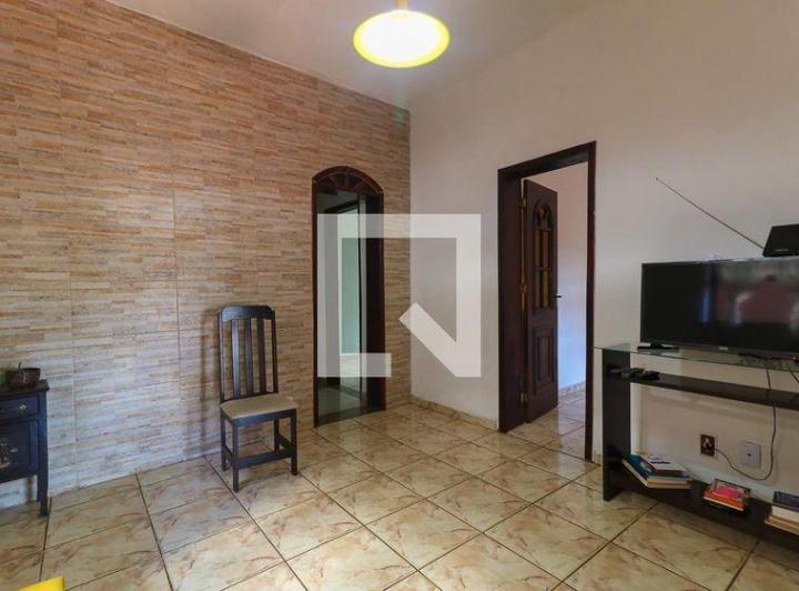 Foto do imóvel - Casa para comprar, mobiliada, com 2 quartos, varanda gourmet, jardim, quintal e permite animais