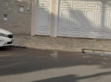 Casa · 220m² · 3 Quartos · 4 Vagas · Casa com três dormitórios sendo um suíte