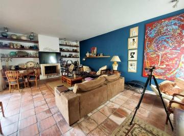ca69ecd63b75c4f32e3af3fcfe8e689c2a4b4230 · Casa no Miolo da Granja Viana.