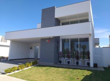 Casa · 218m² · 3 Quartos · 4 Vagas · Belíssima Casa - 3 Suítes - Condomínio Damha IV.