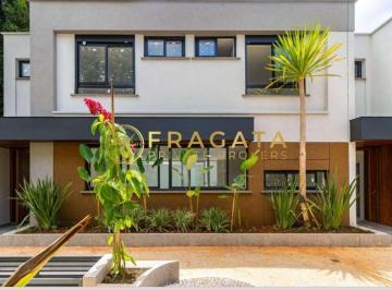 Casa · 450m² · 4 Quartos · 4 Vagas · Casa de 4 suítes, piscina, quintal, 4 vagas no Bairro Alto da BoaVista em São Paulo.