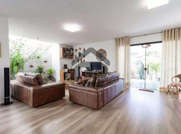 Casa · 220m² · 3 Quartos · 2 Vagas · Casa à Venda com 3 Dormitórios no Campo Belo