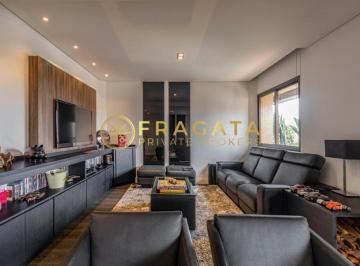 Apartamento · 150m² · 3 Quartos · 3 Vagas · Apartamento reformado à venda, de 150 m², 3 suítes, lazer e 3 vagas no Campo Belo.