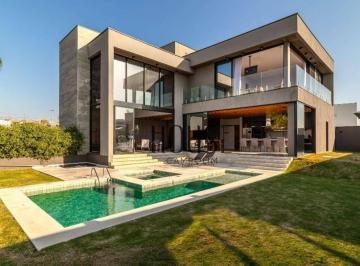 a814d4ff8d88c6d7a4eeb7373ea7989e0006a972 · Casa alto padrão em Alphaville Nova Esplanada, condomínio fechado em Votorantim, SP | 426m² com 5 qu