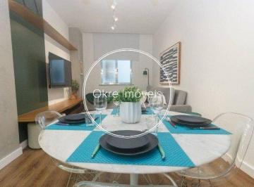 Apartamento · 84m² · 2 Quartos · Elegante Apartamento de Fundos reformado no Leblon - Próximo à Praça Antero de Q