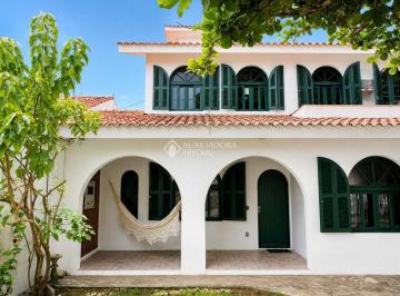 Casa · 350m² · 4 Quartos · 5 Vagas · Espaço, conforto e muita área verde, definem essa casa.