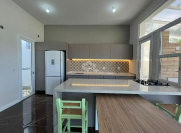 239606_i9ynSi9Y649XvU_23960666aac09e58d71.jpg · Casa nova de esquina em Condomínio com 3 suítes na Zona Sul de Porto Alegre