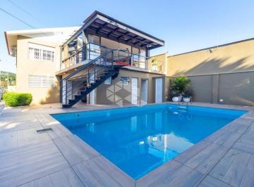 506383_i74393Vv_50638365de385d3da08.jpg · Casa com amplo pátio com piscina no bairro Guarujá.