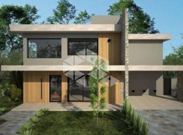 463732_iH9377NW2NKF_4637326508a63331c7c.jpg · Linda casa em terreno de esquina, com  4 dormitórios todos suítes no condomínio Alphaville Porto Ale
