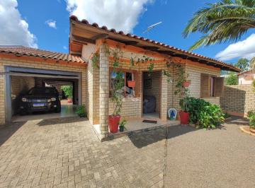 604299_i56Cp3j6eyXo_604299667470106db93.jpg · Casa térrea 02 dormitórios, 02 vagas garagem, pátio, quiosque com churrasqueira, bairro Bela Vista,