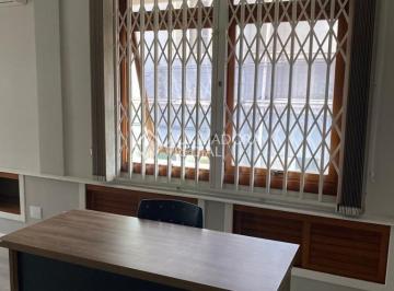 460372_i4VPR_46037265a927e85b235.jpg · Sala comercial, desocupada, com 32,56m² privativos, com ar condicionado, bem ampla, frente, possui