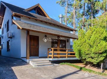 Casa · 179m² · 3 Quartos · 4 Vagas · Condominio 3 dormitórios