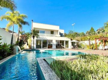 Casa à venda no condomínio São Paulo II (Porteira Fechada) - paisagismo/piscina · Casa à venda - na Granja Viana