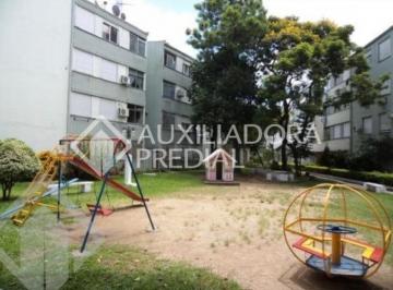 Playground · Apartamento térreo, 2 dormitórios, reformado.