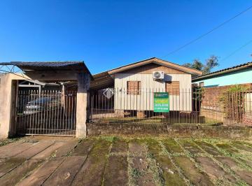 Casa · 78m² · 3 Quartos · 1 Vaga · Casa de madeira estilo chalé com 3 dormitórios em Canudos!