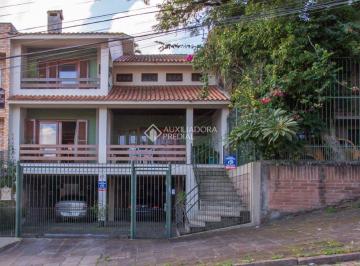 210440_iR925577jUXNqEx68s_210440680aa2895ee6e.jpg · Sobrado com 3 andares, 300 m² privativos.