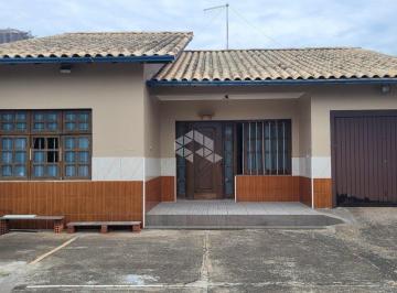 309501_i9a5m6O45_309501642c89b2a5825.jpg · Casa de 3 dormitórios com 3 banheiros e mais de quatro vagas de garagem em um amplo terreno de 550m²