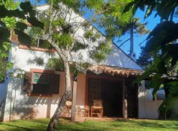 607654_iH8v37P1c3w73_607654668f5442095e3.jpg · Casa à Venda na Praia da Lagoinha - Florianópolis/SC | 2 Suítes + Churrasqueira + Próxima à Praia