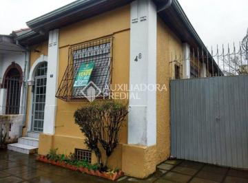 Visão frontal e acesso lateral · Casa no bairro Glória