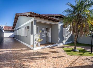 425172_i91F5klW0N255xCfD2TX0_42517264ececd7a3202.jpg · A casa térrea tem uma área de 170,00 m² e possui 4 dormitórios, 4 vagas de garagem churrasqueira, n